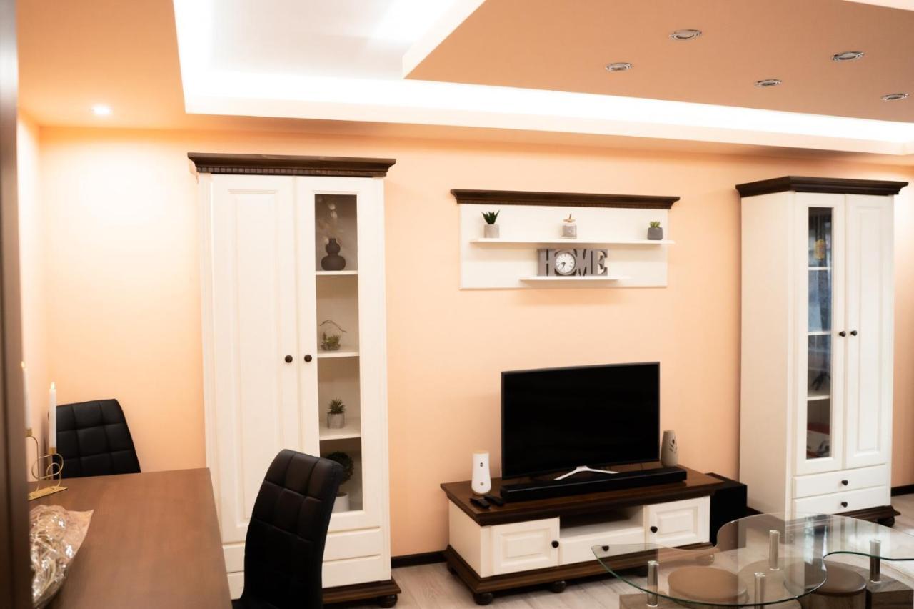 Apartament Luxury Apartment กูรา ฮูมอรูลุย ภายนอก รูปภาพ