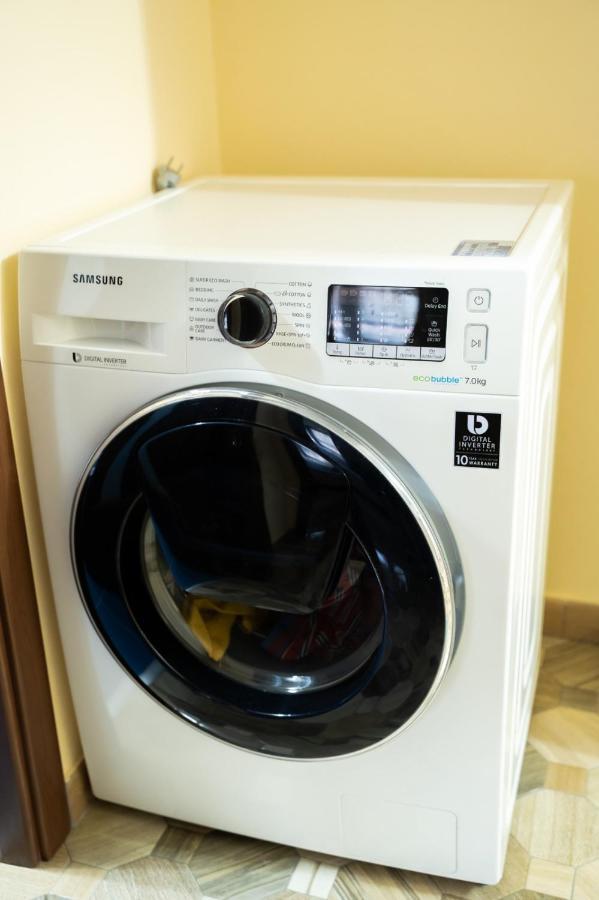 Apartament Luxury Apartment กูรา ฮูมอรูลุย ภายนอก รูปภาพ