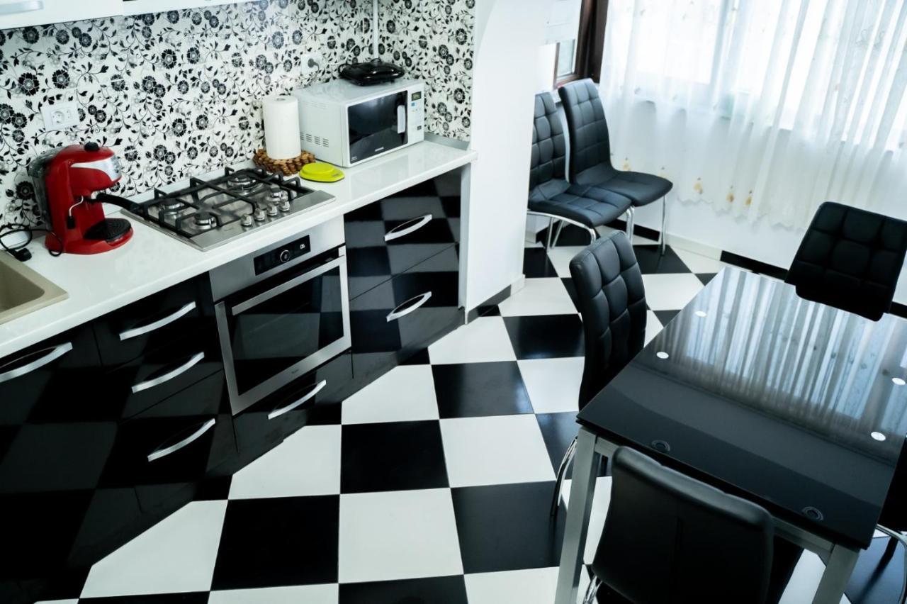 Apartament Luxury Apartment กูรา ฮูมอรูลุย ภายนอก รูปภาพ