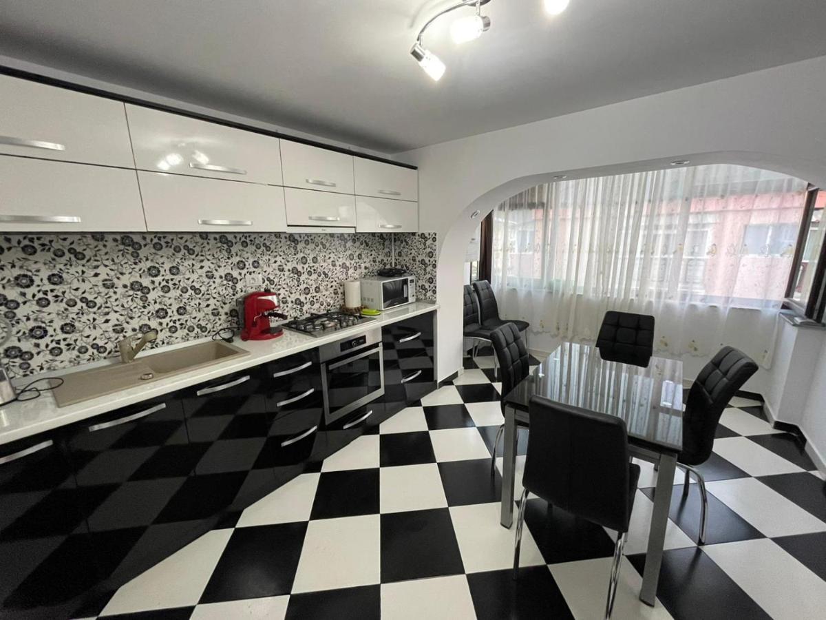 Apartament Luxury Apartment กูรา ฮูมอรูลุย ภายนอก รูปภาพ